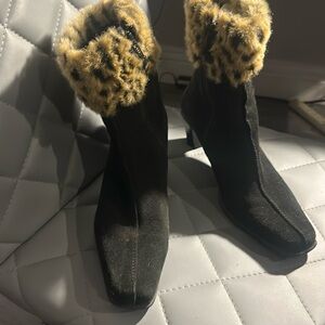 La Canadienne Suede Ankle Boots